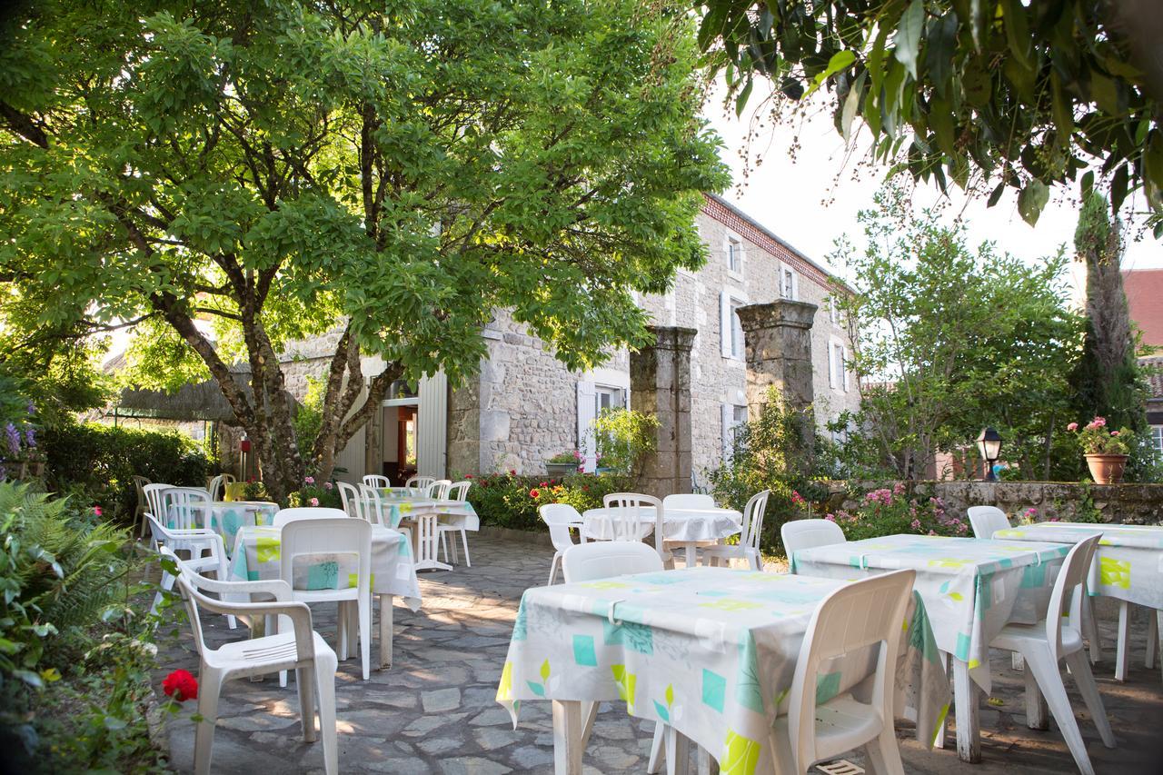 Hotel Restaurant Le Sully Saint-Saud-Lacoussière Exterior photo